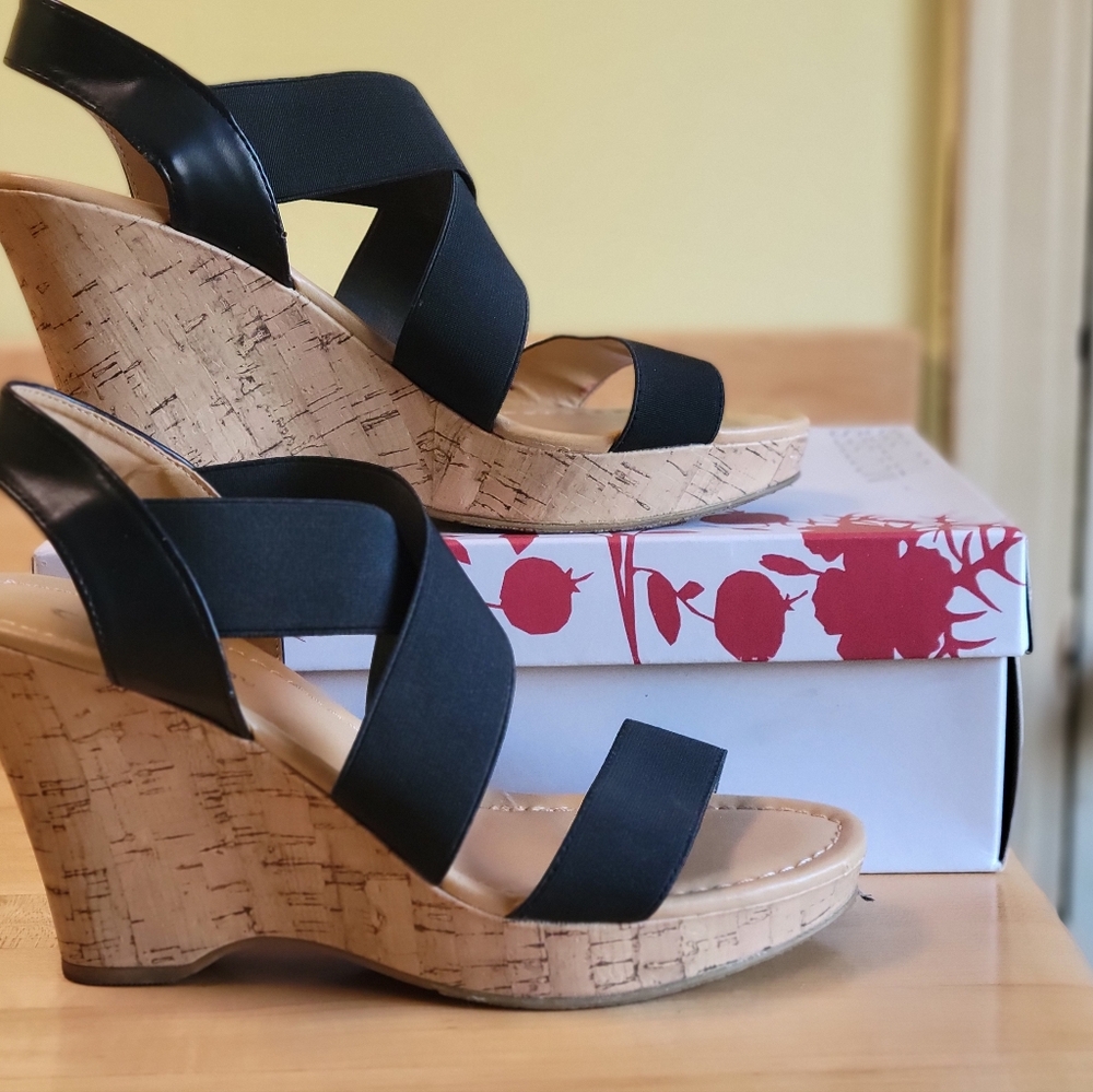 CL by Laundry Ivorine Wedge Black sz 9.5 US